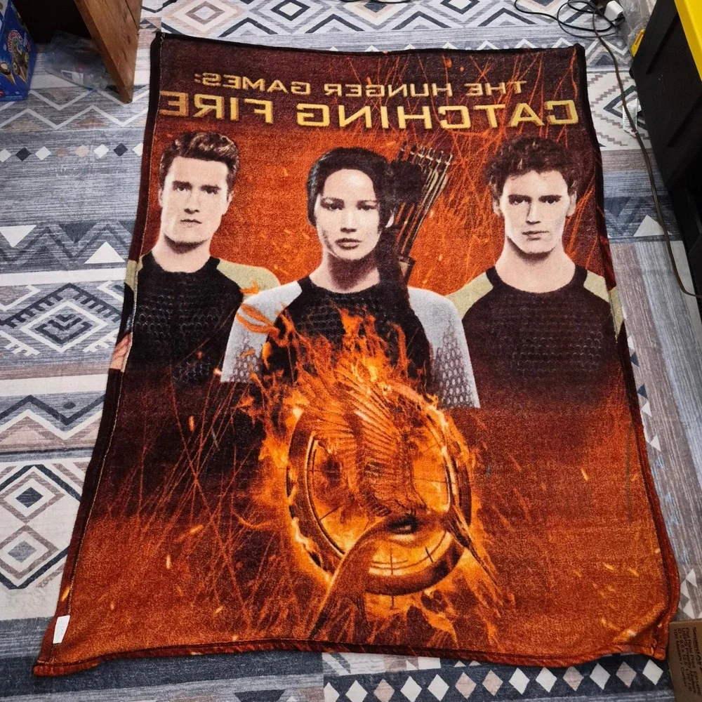 Hunger Games Catching Fire Fleece Throw Blanket Katniss Peeta Finnick 50x60 NECA
